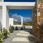 The Nine Graces- Celine, Elegant House With Pool, Garden & Rooftop