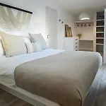The Nine Graces- Celine, Elegant House With Pool, Garden & Rooftop Villa