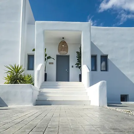 Villa The Nine Graces- Celine, Elegant House With Pool, Garden & Rooftop *
