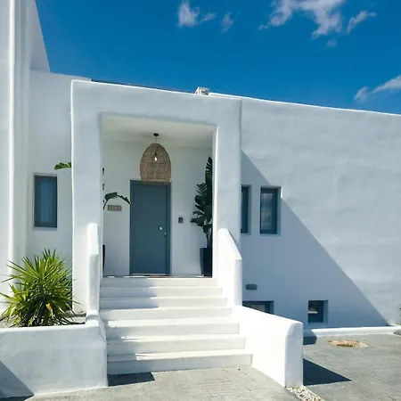 Villa The Nine Graces- Celine, Elegant House With Pool, Garden & Rooftop