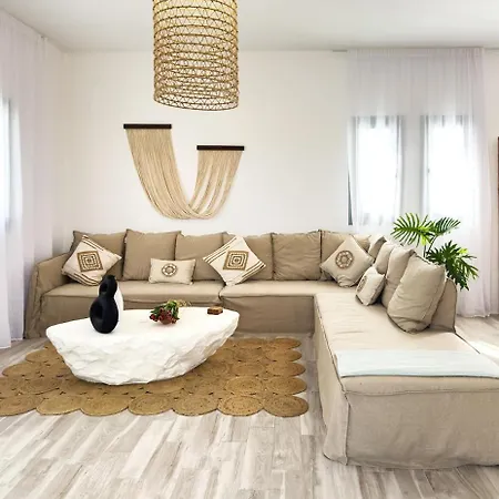 The Nine Graces- Celine, Elegant House With Pool, Garden & Rooftop