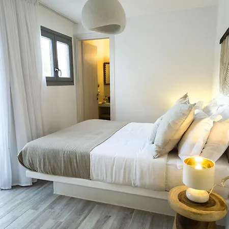 The Nine Graces- Celine, Elegant House With Pool, Garden & Rooftop Villa