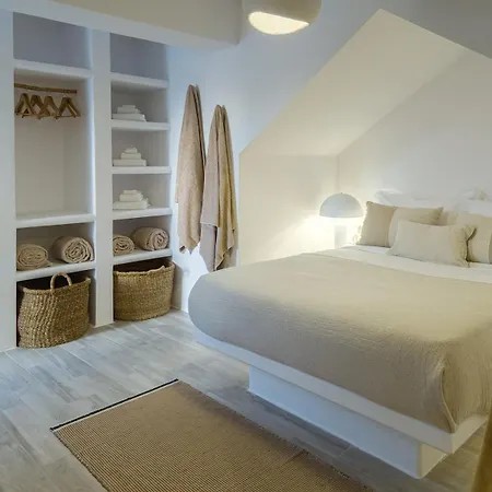 Villa The Nine Graces- Celine, Elegant House With Pool, Garden & Rooftop *