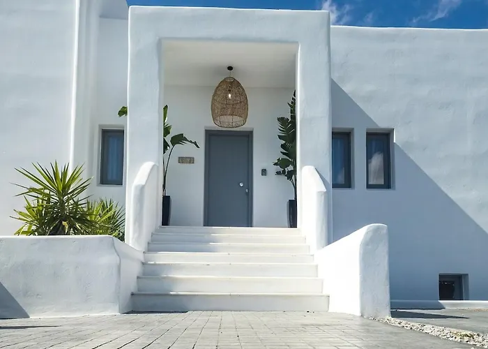 Villa The Nine Graces- Celine, Elegant House With Pool, Garden & Rooftop *