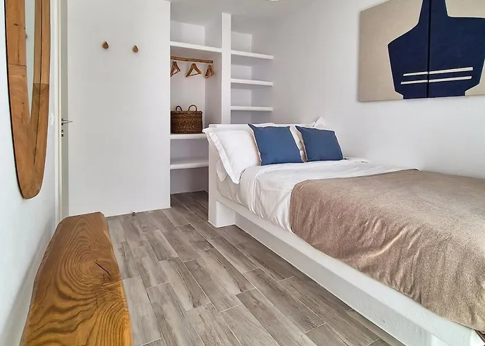 The Nine Graces- Celine, Elegant House With Pool, Garden & Rooftop *