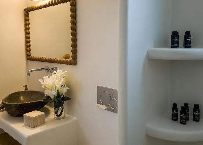 The Nine Graces- Celine, Elegant House With Pool, Garden & Rooftop *