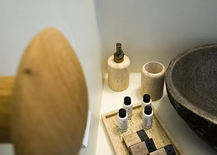 The Nine Graces- Celine, Elegant House With Pool, Garden & Rooftop Villa