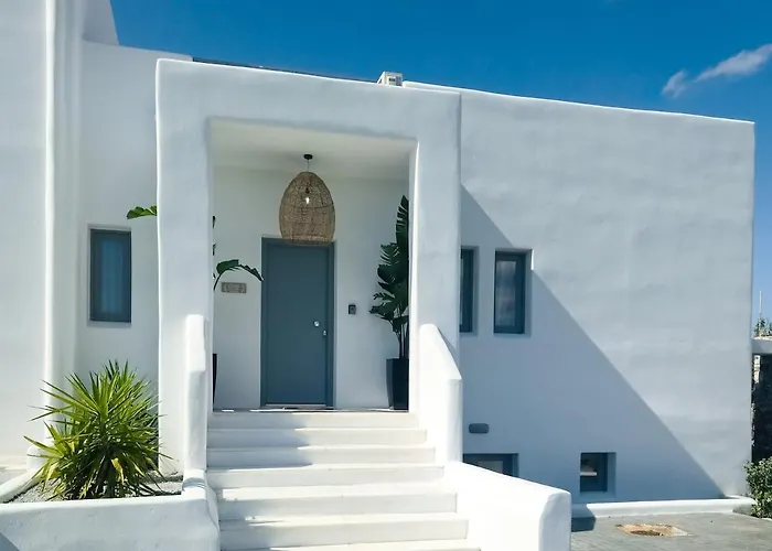 Villa The Nine Graces- Celine, Elegant House With Pool, Garden & Rooftop