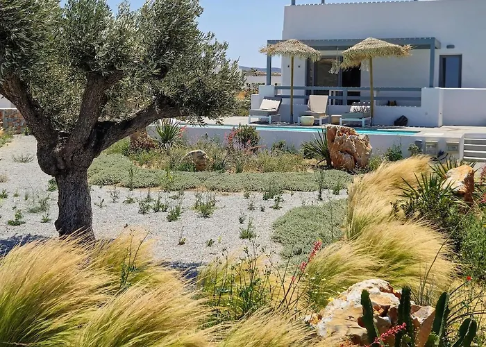 The Nine Graces- Celine, Elegant House With Pool, Garden & Rooftop