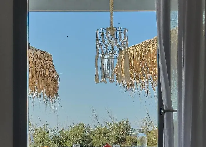 The Nine Graces- Celine, Elegant House With Pool, Garden & Rooftop Villa