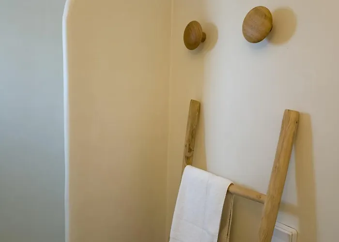 Villa The Nine Graces- Celine, Elegant House With Pool, Garden & Rooftop *