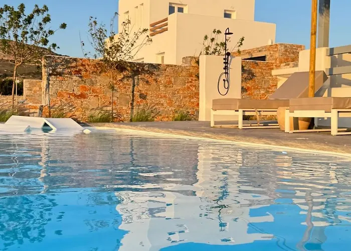 Villa The Nine Graces- Celine, Elegant House With Pool, Garden & Rooftop *