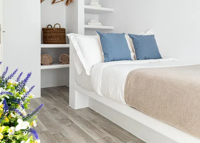 The Nine Graces- Celine, Elegant House With Pool, Garden & Rooftop Villa