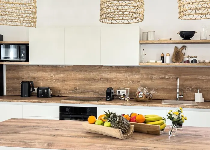 Villa The Nine Graces- Celine, Elegant House With Pool, Garden & Rooftop *