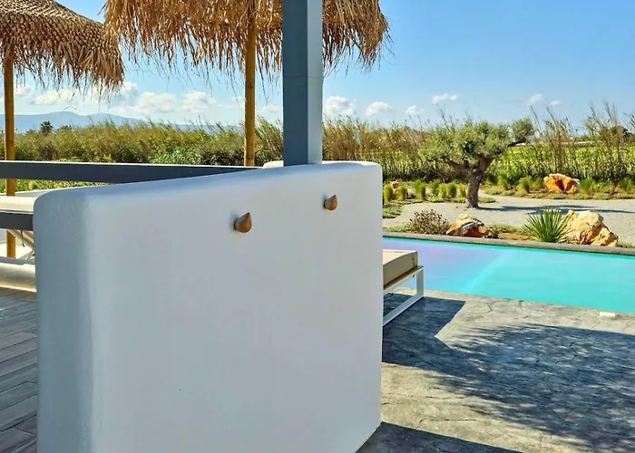 The Nine Graces- Celine, Elegant House With Pool, Garden & Rooftop *