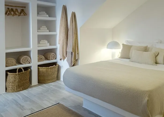 Villa The Nine Graces- Celine, Elegant House With Pool, Garden & Rooftop *