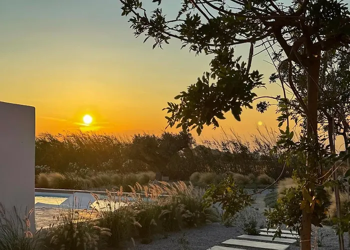 Villa The Nine Graces- Celine, Elegant House With Pool, Garden & Rooftop